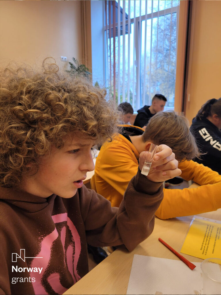 Daugavpils Inovāciju centrs rosina zinātkāri par STEM vizītēs uz Latvijas skolām