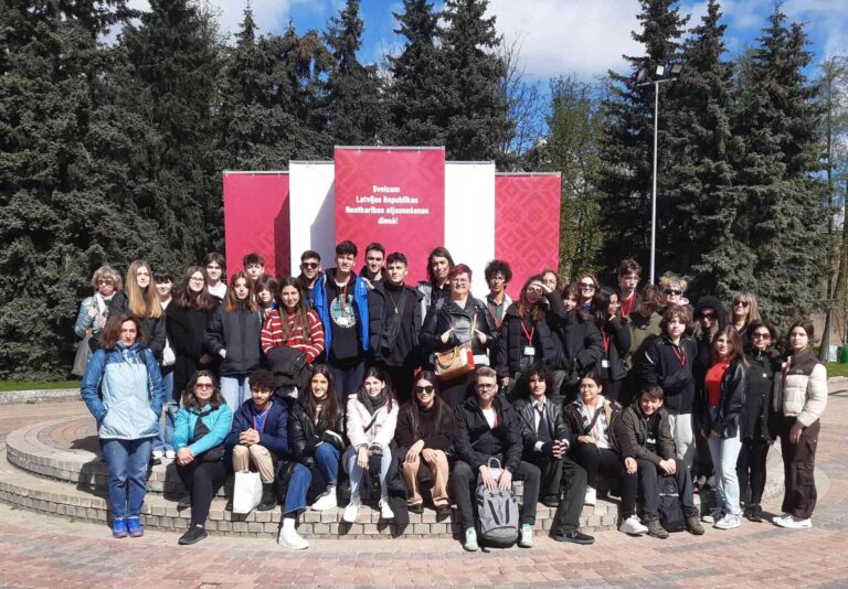 Erasmus+ projekta “Laikam līdzi: Apgrieztās klases koncepts” dalībnieku tikšanās Daugavpils Saskaņas pamatskolā