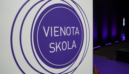 Profesionālās sarunas 1. un 4.klašu skolotājiem, kuri uzsāks pāreju uz vienotu skolu