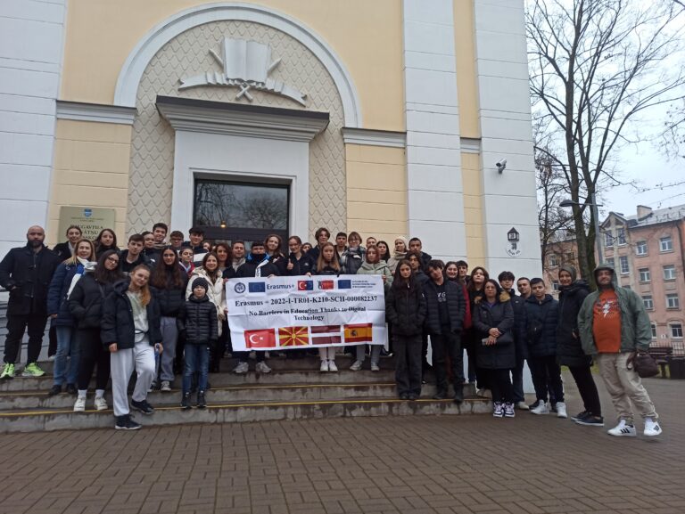 Erasmus+ projekta tikšanās Daugavpils Zinātņu vidusskolā, Latvijā: Digitālās tehnoloģijas izglītībā