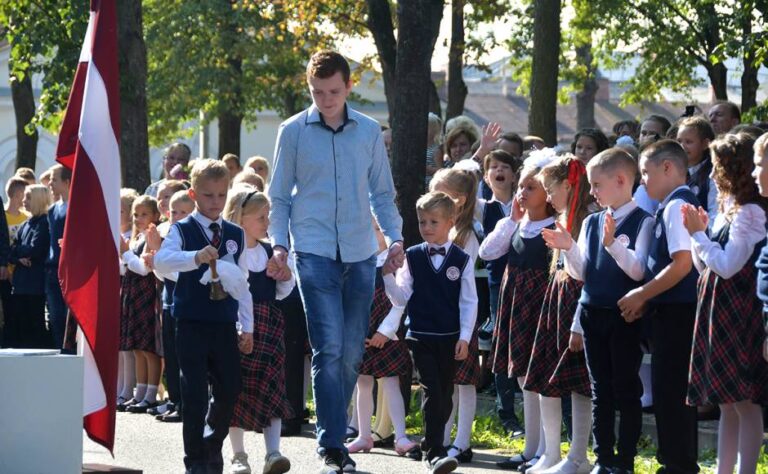 Sākusies nākamo pirmklasnieku reģistrācija mācībām Daugavpils skolās 2024./2025.mācību gadam