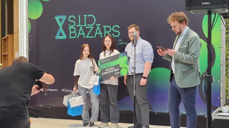 Daugavpils Valstspilsētas vidusskolas SMU “Flopi” gūst panākumus gadatirgū “Cits bazārs” Rīgā