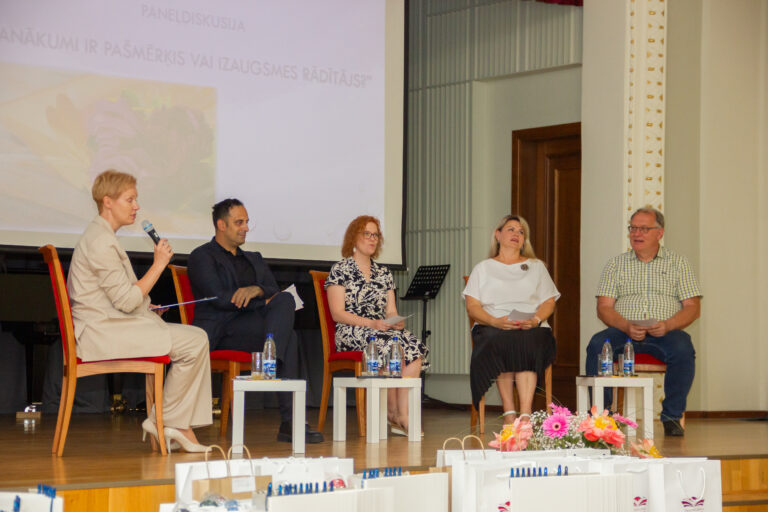 Daugavpils pilsētas Izglītības pārvalde sveica skolēnus un viņu pedagogus par izciliem sasniegumiem olimpiādēs un konkursos