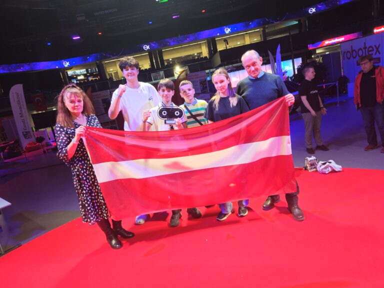 Daugavpils Tehnoloģiju vidusskolas-liceja skolēnu panākumi starptautiskajās sacensībās “Robotex International” 