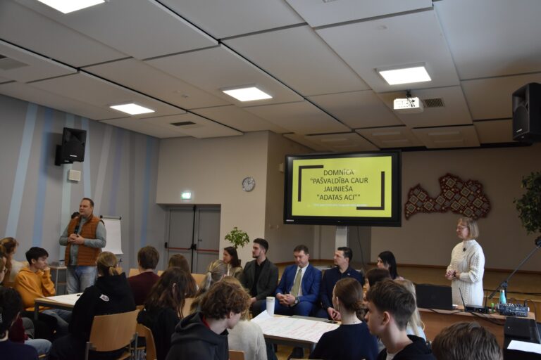 Domnīca “Pašvaldība caur jaunieša “adatas aci”” Daugavpils Valsts ģimnāzijā