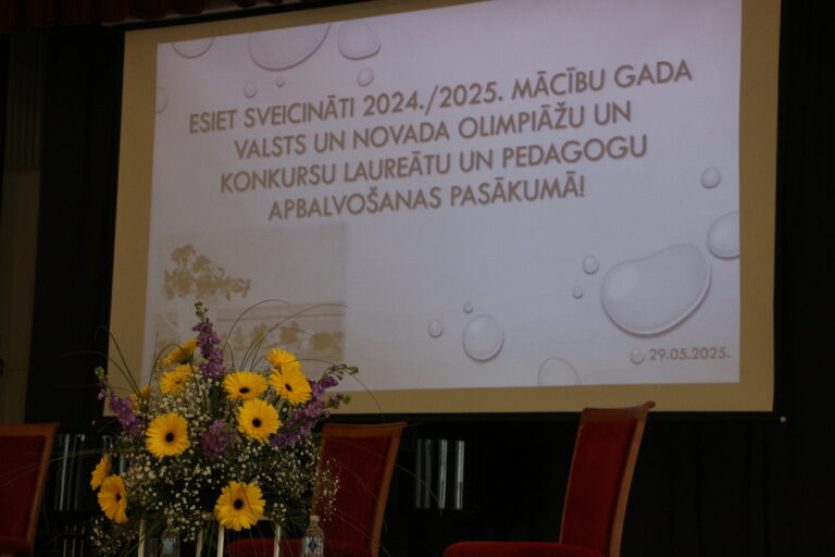 Daugavpils pilsētas Izglītības pārvalde sveica skolēnus un viņu pedagogus par izciliem sasniegumiem olimpiādēs un konkursos