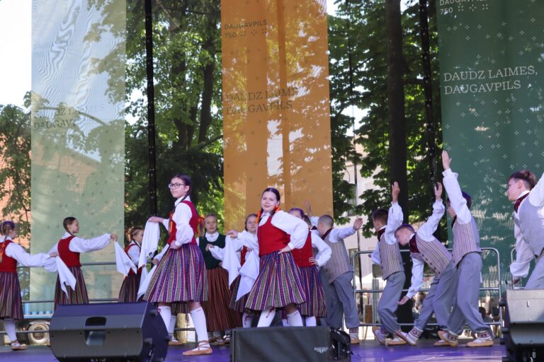 Svētku noskaņās kopā ar Daugavpils pilsētas Bērnu un jauniešu centru “Jaunība”