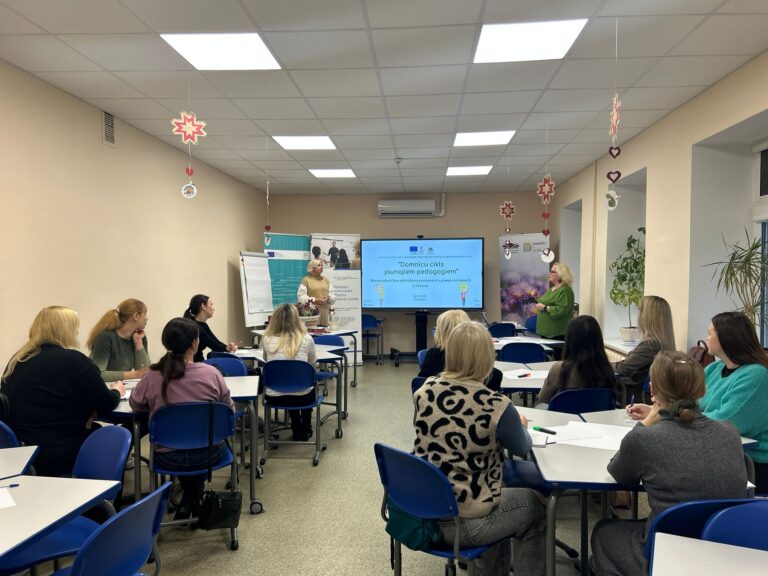 Jaunie pedagogi mācās veidot mērķtiecīgu un jēgpilnu mācību procesu – trešā domnīcu tikšanās Daugavpilī