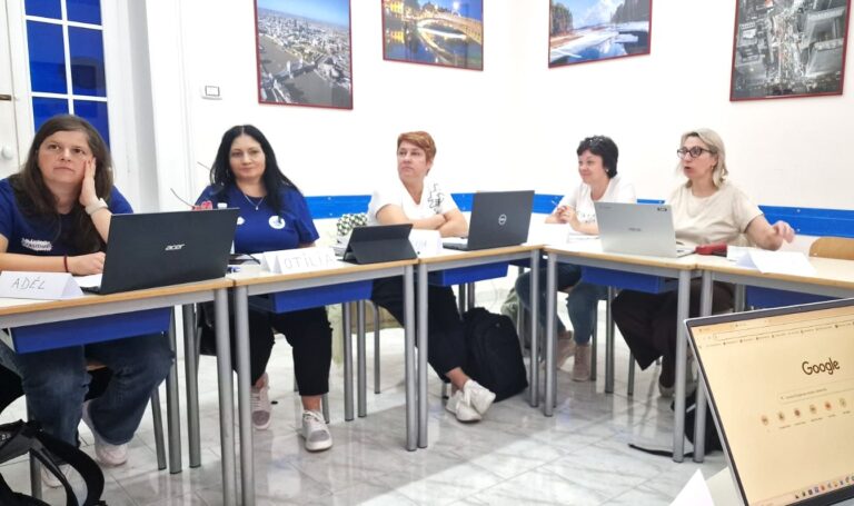 Skolotāji apgūst mākslīgā intelekta rīku izmantošanu mācību procesā