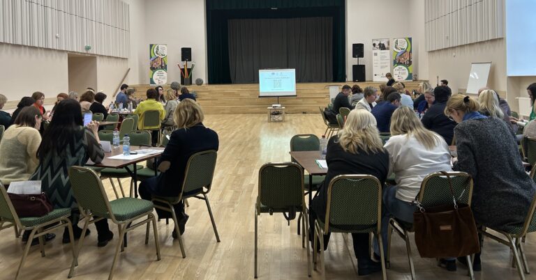 Vadīt sevi, vadīt citus, vadīt mācīšanos: izaugsmes domāšana un atbalsta kultūra izglītības iestāžu vadītājiem un vadības komandām