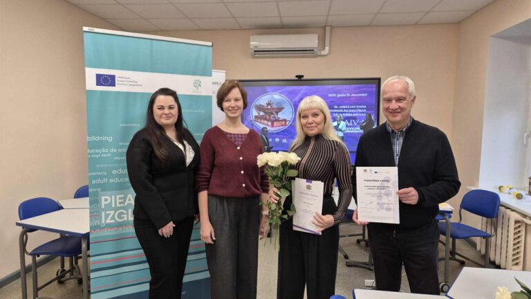 Daugavpils pilsētas Izglītības pārvaldē sveica neformālās izglītības balvas “Saules laivas” pretendentus