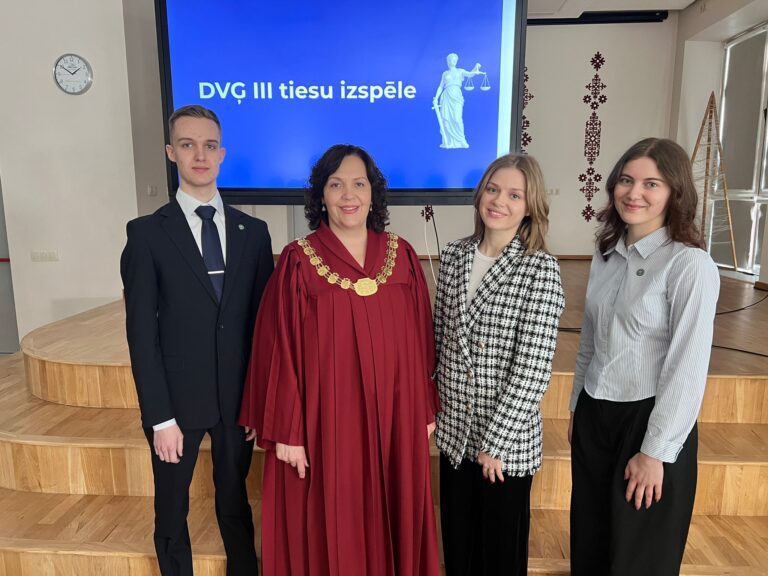 Tiesu spēle kopā ar LR Augstākās Tiesas tiesnesi Daugavpils Valsts ģimnāzijā