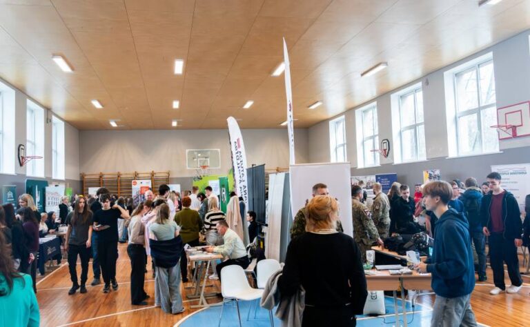 Vairāk nekā 1000 skolēnu Daugavpilī apmeklēja izstādi “Iedvesmojies izglītībai”