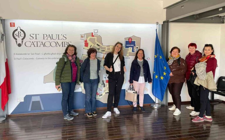 Skolotāji apgūst mākslīgā intelekta rīkus izglītībā un pēta IKT robežas