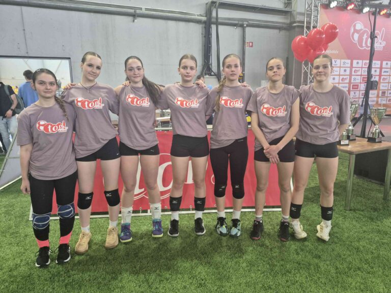 Mūsu volejbolistes rāda klasi