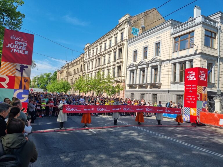 Ģimnāzisti pārstāv skolu un pilsētu Rīgas maratonā
