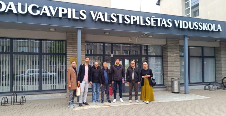 Turcijas pedagogi iepazīst Latvijas izglītības sistēmu