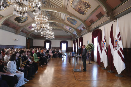 20250820 Rīga. Latvija. Valsts prezidents Edgars Rinkēvičs. Valsts prezidenta Edgara Rinkēviča dalība skolēnu projekta darbu konkursa “Vēsture ap mums” laureātu apbalvošanas ceremonijā. Foto Ilmārs Znotiņš