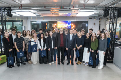 Pasākums ir daļa no Latvijas Universitātes projekta «Aurora Nexus: savienot cilvēkus, zinātni un mākslu», kas tiek īstenots ar Eiropas Komisijas programmas «MSCA and Citizens» līdzfinansējumu.